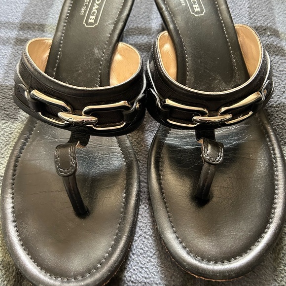 COACH Virginia Sandals LOGO CHAIN SIZE 7B - Picture 2 of 6